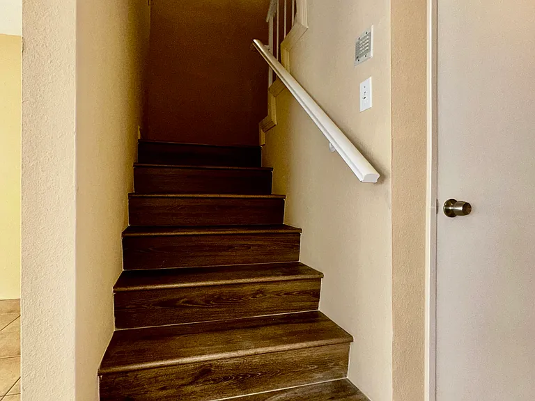 2447 Huntington Dr #11 — Photo 9