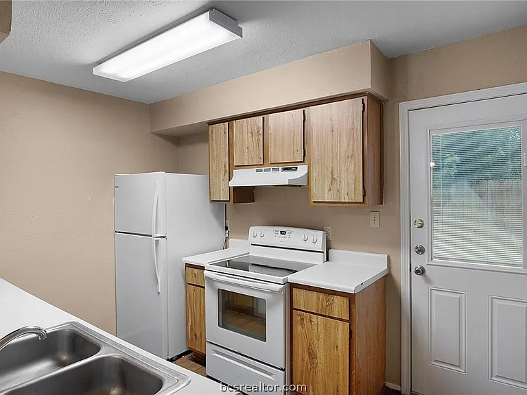 1102 Welsh Ave #B — Photo 6
