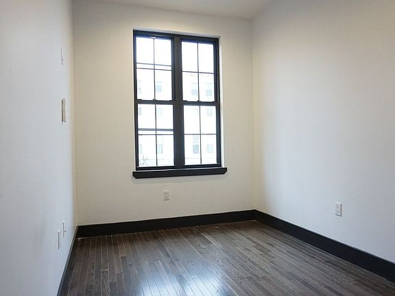 4th image of 214 Knickerbocker Ave #2R
