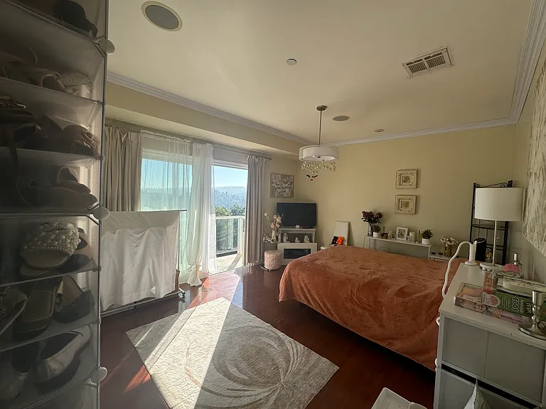5180 N Medina Rd — Photo 2