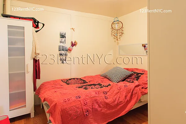 Rented by Chartwell Manhattan Realty | media 13