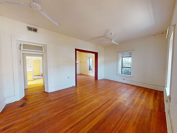 2nd image of 320 W Maple St