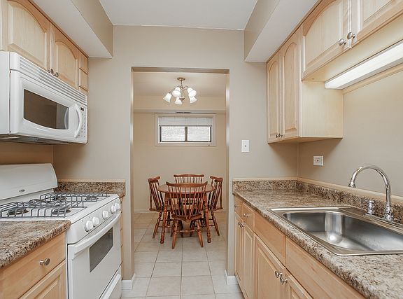 3rd image of 2214 Country Club Dr APT 2C