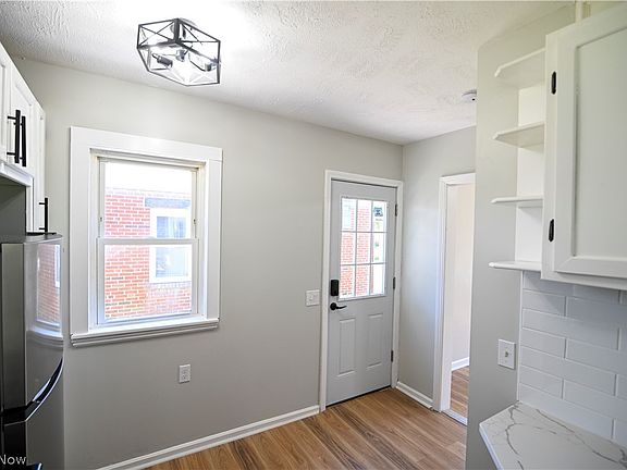 5th image of 1063 Lindsay Ave