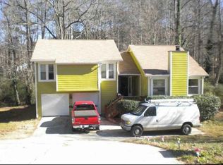 569 Candlewick Ln, Lilburn, GA 30047