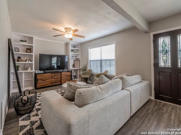 67 Storeywood Dr, San Antonio, TX 78213
