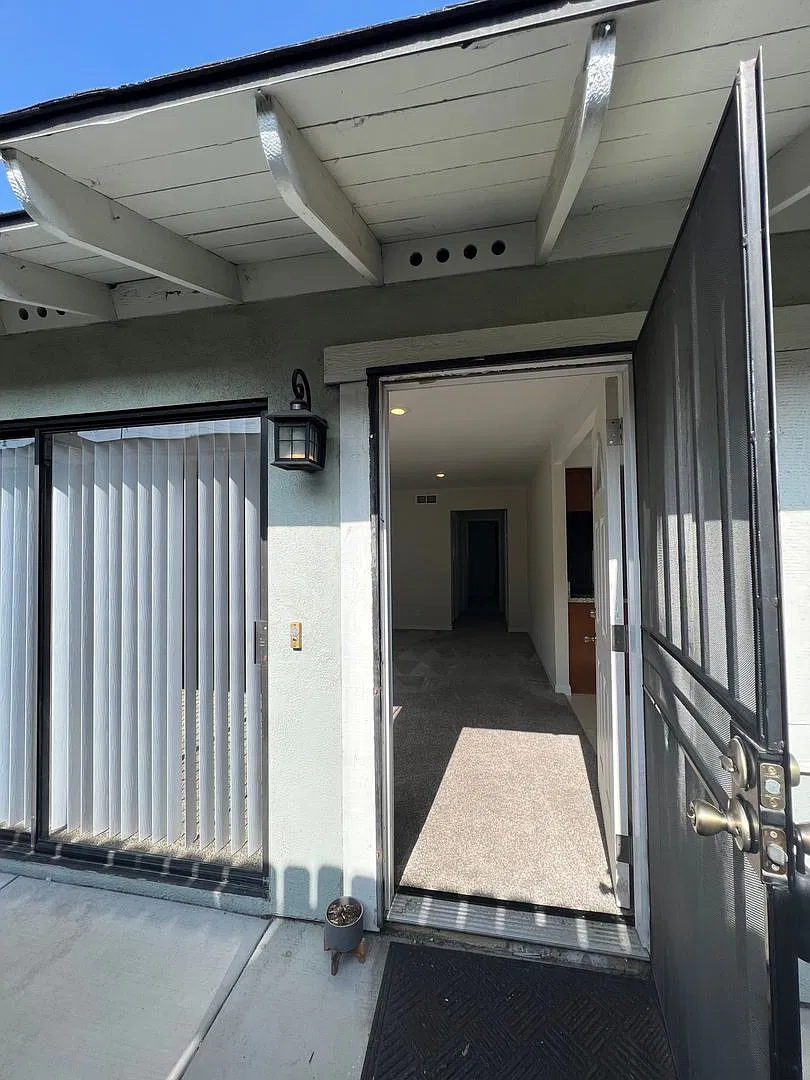 812 & 818 E. Fairway Dr. — Photo 4