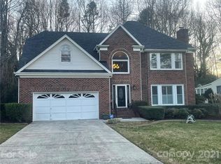 1316 Guildcrest Ln, Charlotte, NC 28213