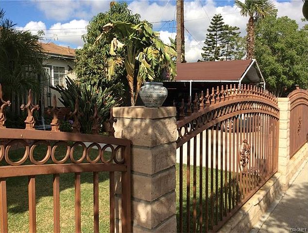 2nd image of 8927 Colbath Ave