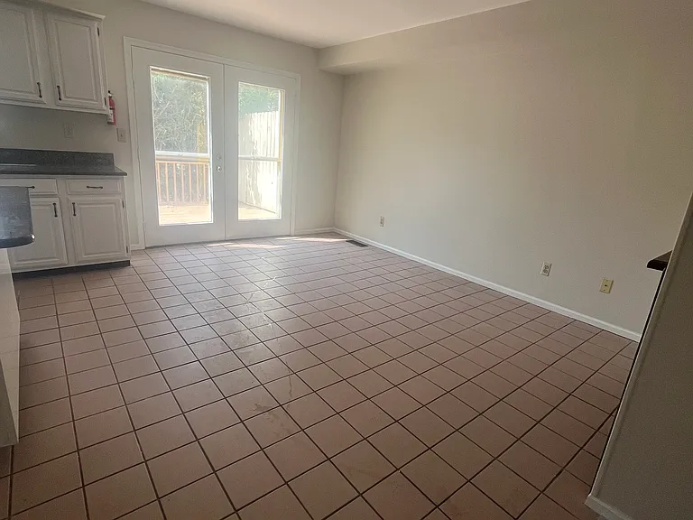 309 Patricia Cir — Photo 7