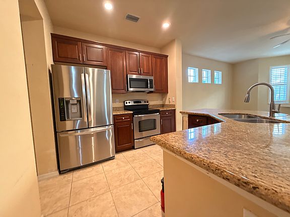 5th image of 7415 Arlington Grove Cir