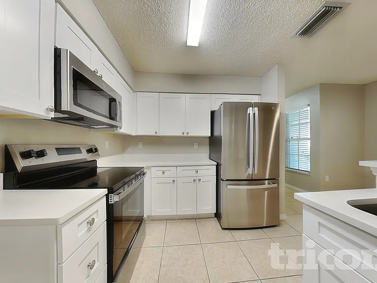 2415 Woody Trace Ln — Photo 8
