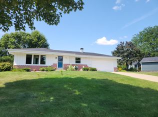 7425 S Riverview Rd, Franklin, WI 53132