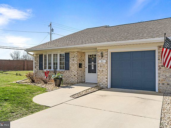 4th image of 31 Sunbrook Ln #4