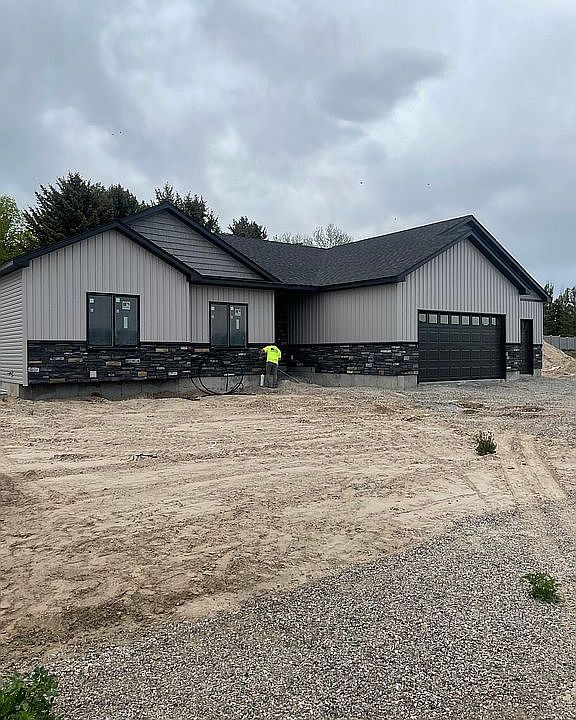 1st image of 747 Boxwood Dr