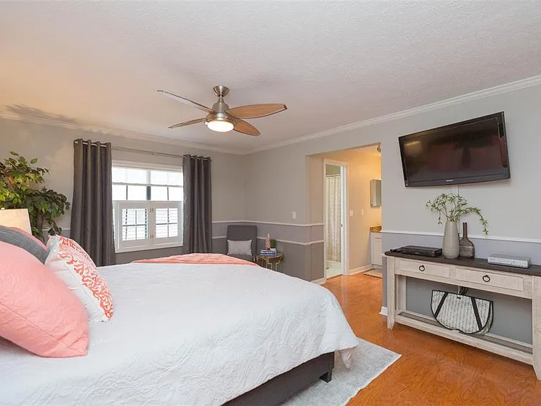 702 W Bay St #A — Photo 15