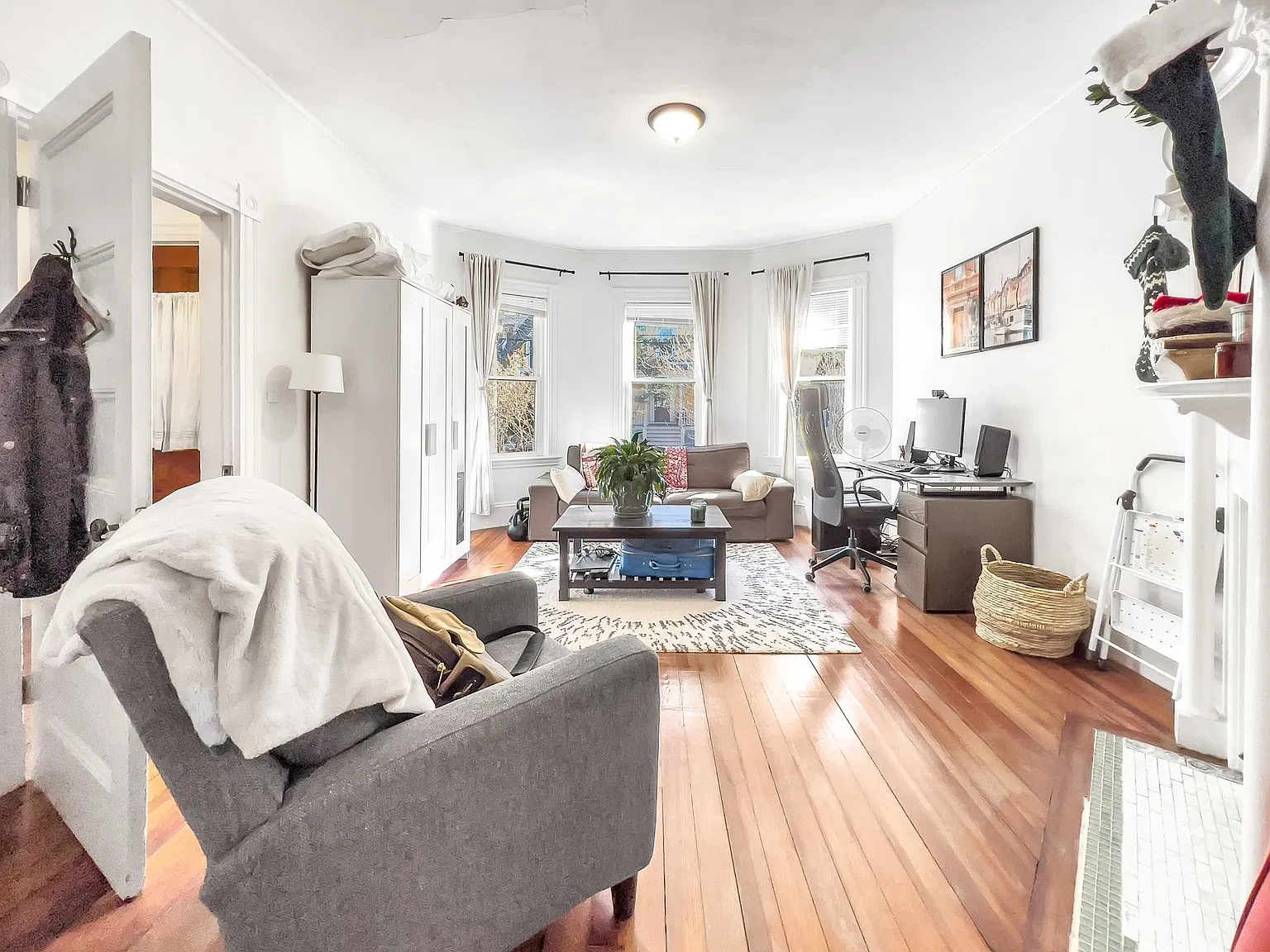 2 bed, 1.0 bath, 1050 sqft, $3,300 — Photo 3