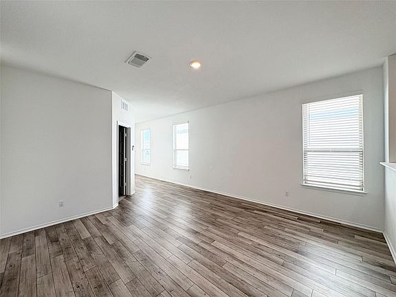 3rd image of 217 English Oak St