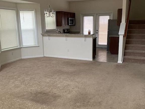 3rd image of 425 Viceroy Ln