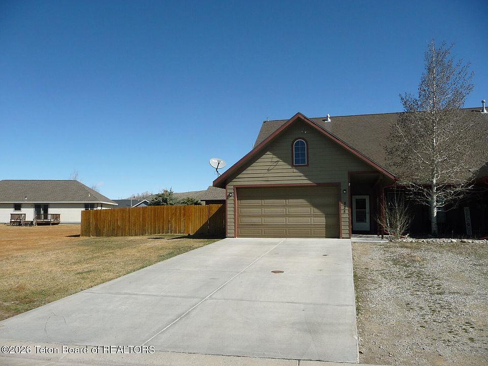 1st image of 825 Austin Ln