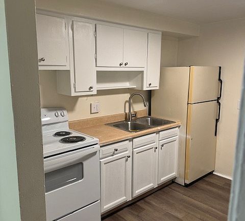 2nd image of 717 Elliott Ave #13