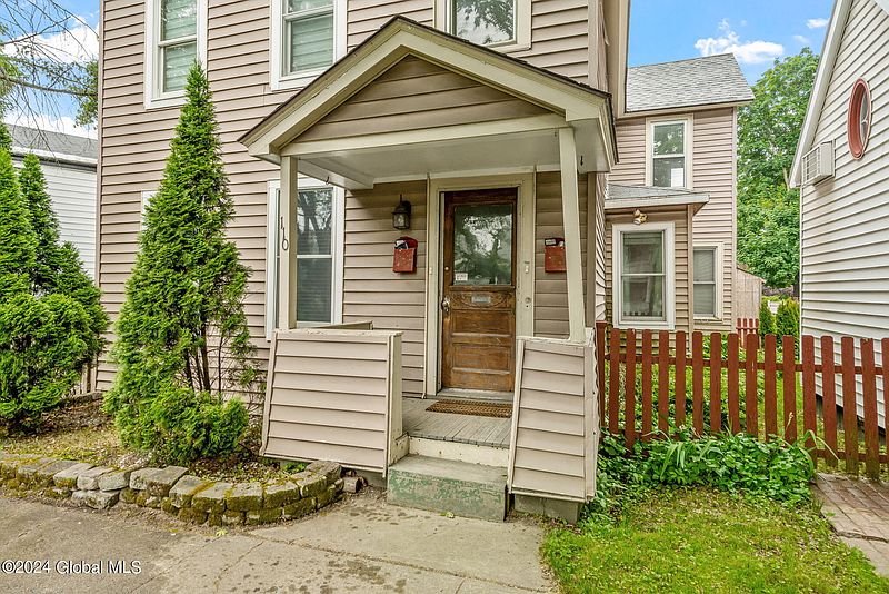 3rd image of 110 Van Dam Street