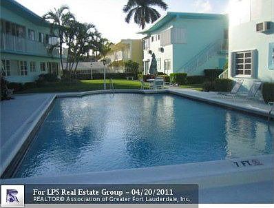 4th image of 3025 Harbor Dr APT 18