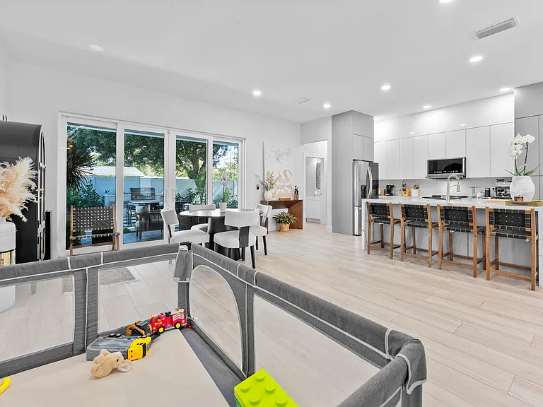 3701 W Leila Ave — Photo 28