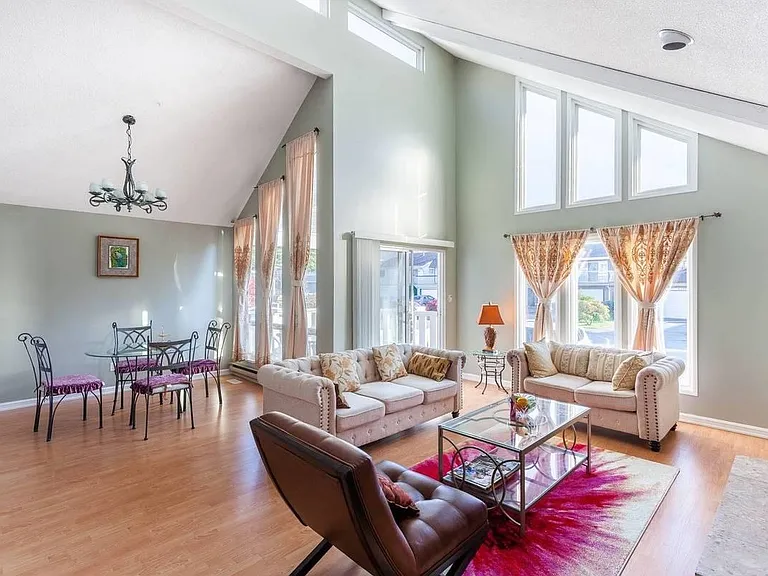 6000 Goldsmith Dr — Photo 4