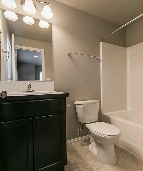981 N Pacific Hwy #99 — Photo 13