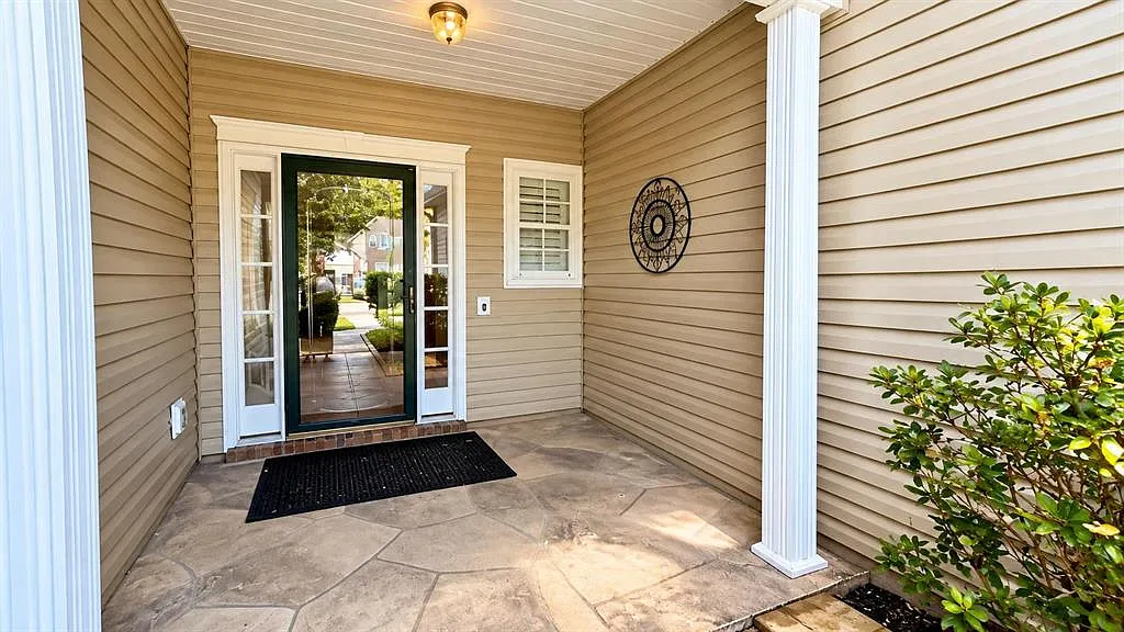 4 bed, 2532 sqft, $2,700 — Photo 3