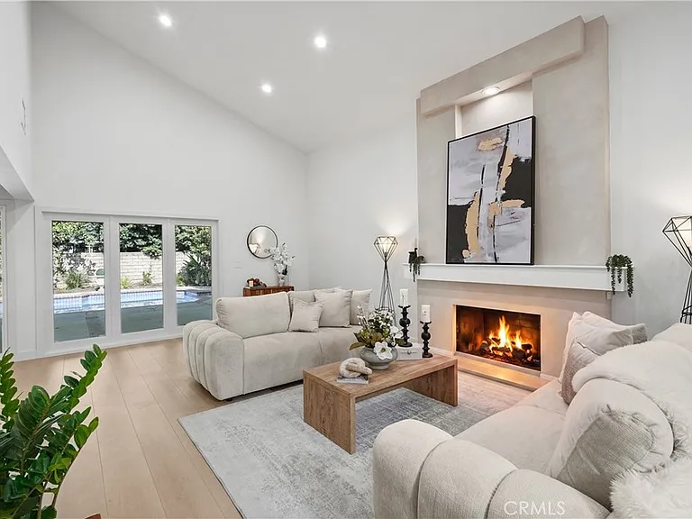 6221 Mammoth Ave — Photo 5