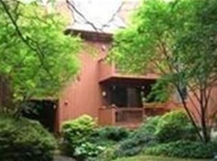 526 Teal Plz, Secaucus, NJ 07094
