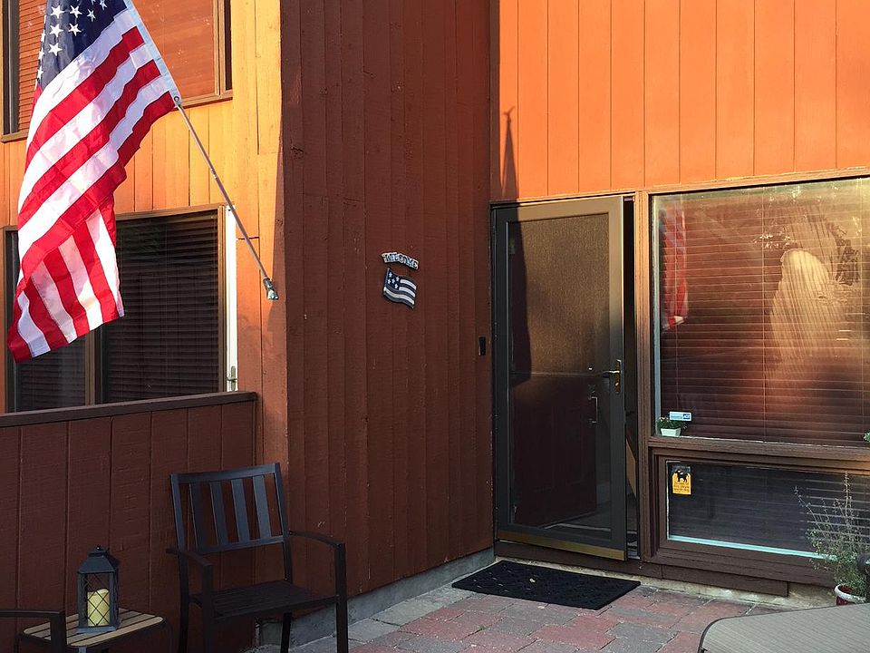 Front Entrance / patio