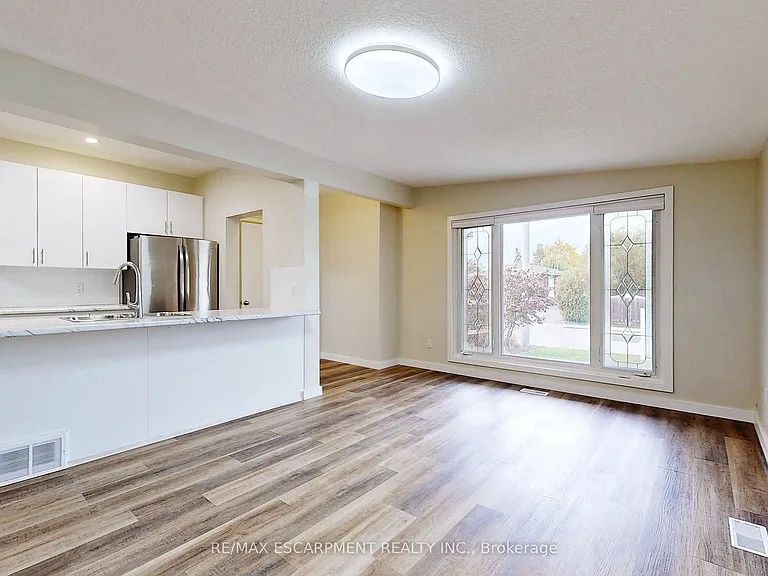 65 Fielding Cres #UPPER — Photo 3