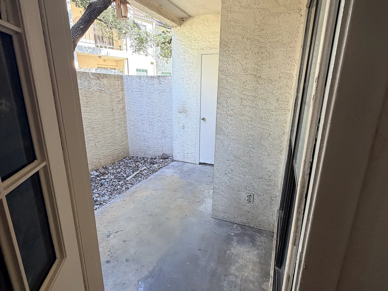 2 bed, 1093 sqft, $1,595 — Photo 2