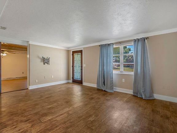 4th image of 254 W Canal Dr