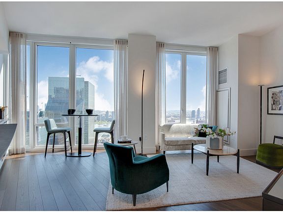 5th image of 222 E 44th St APT 21F