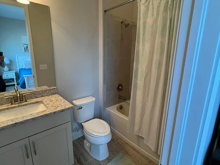 Bathroom in the 2nd bedroom