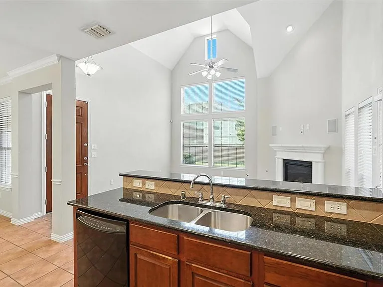 2101 Broadstone Dr — Photo 10