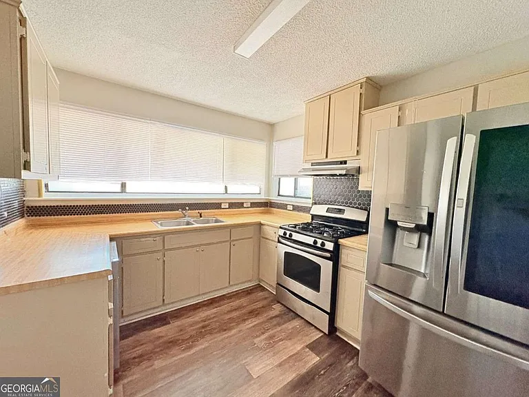 142 Woodvalley Ct — Photo 12