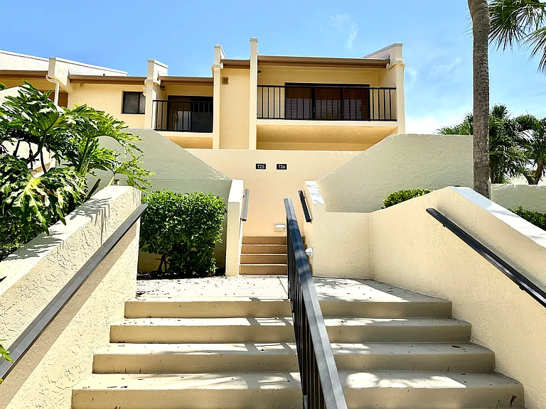 7520 Sunshine Skyway Ln S #T25 — Photo 1
