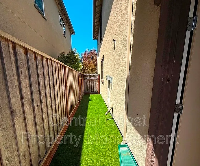 490 Palisade Dr — Photo 25