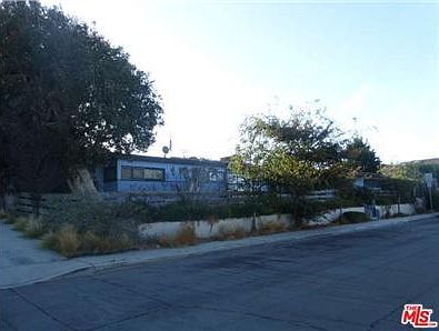 2nd image of 702 Hillcrest St