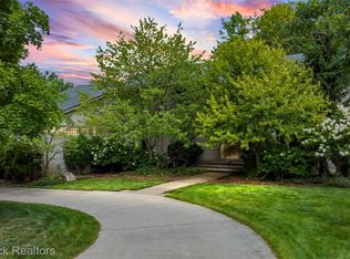 6067 Charles Dr, West Bloomfield, MI 48322