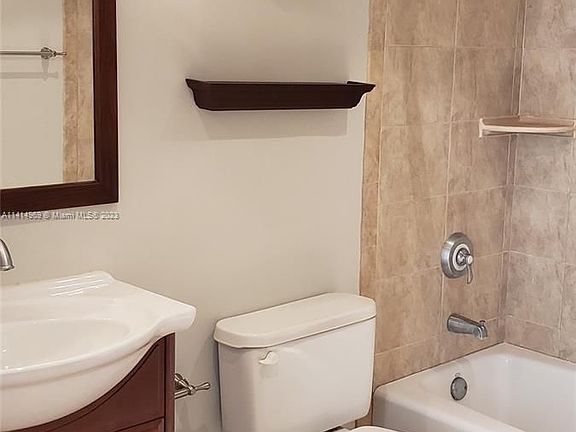 5th image of 1280 SE 9th St Unit 1280