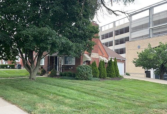 3rd image of 1076 Sherwood Dr