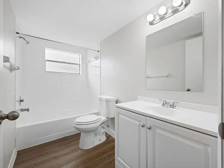 1767 Leo Ln S — Photo 19