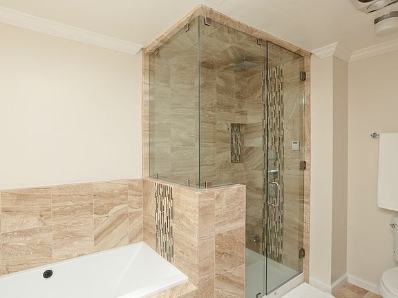 2nd image of 550 Leahy St