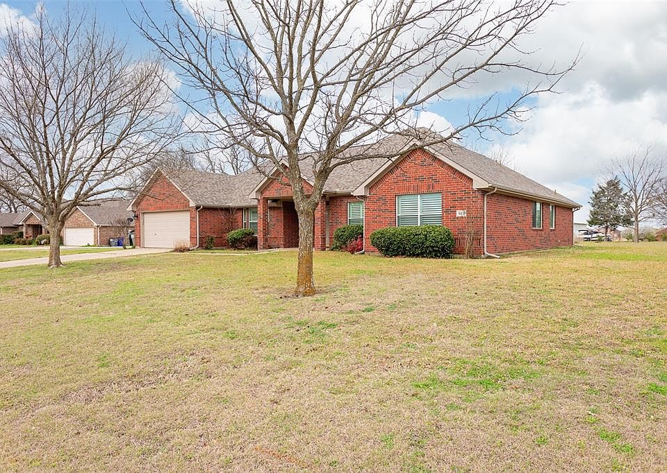 1st image of 823 Meadow Hill Dr